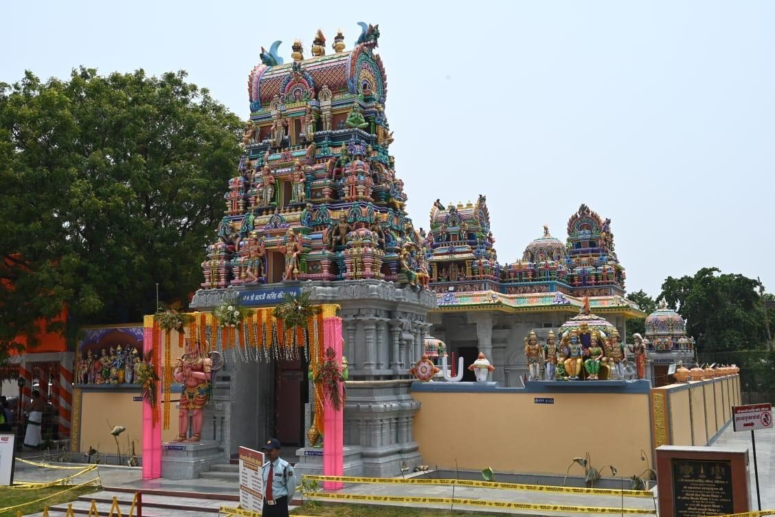 श्री बालाजी नरसिंह मंदिर, बहियारा — दक्षिण भारतीय द्रविड़ शैली